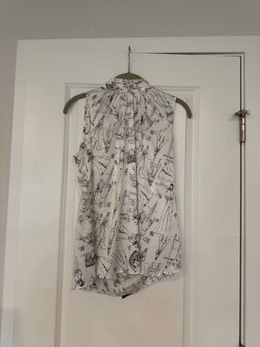 White House Black Market White Sleeveless Sketch-Print Top with Black Details